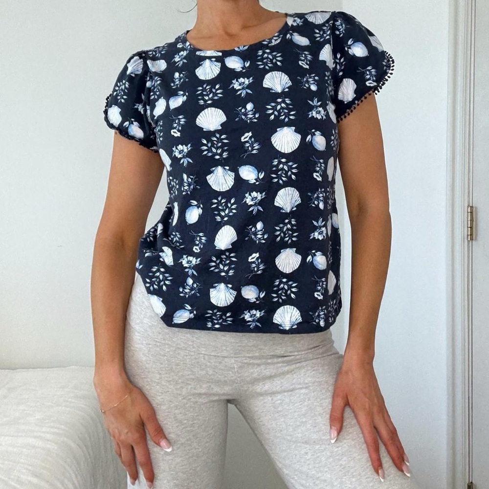 Ann Taylor Blue & White Seashell Tile Bobble Petal Sleeve Tee